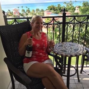 Meet your Posher, Carrie